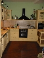 Kuchyň Kolín - smrkový masiv, povrch vodouředitelný email vanilka